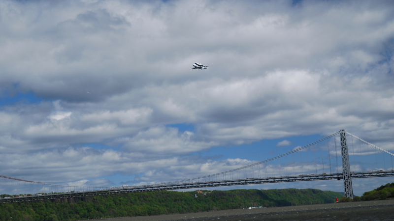 Illustration for article titled Enterprise NYC Flyover Photos